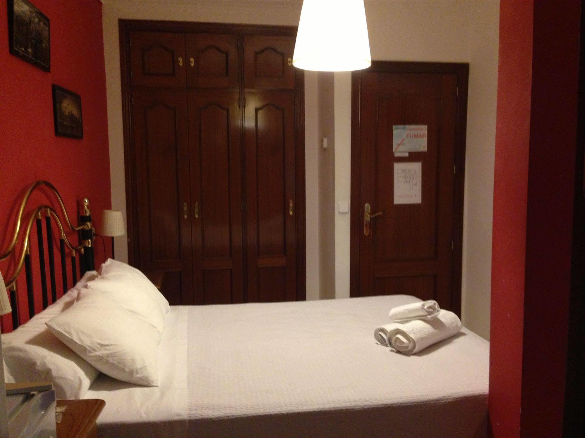 Hostal La Estrella Madrid Exterior foto