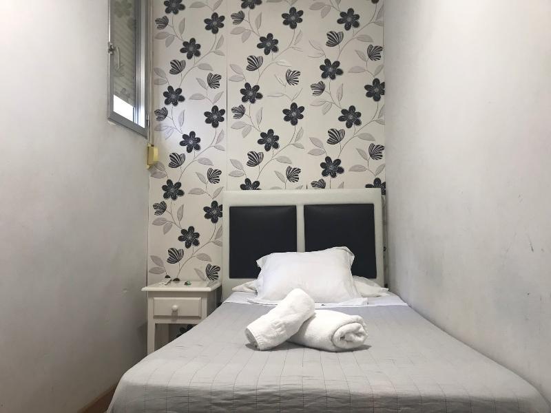 Hostal La Estrella Madrid Exterior foto